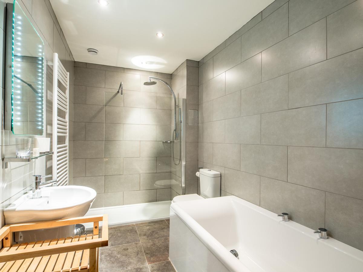 אדינבורו Six Brunton Place Guest House מראה חיצוני תמונה