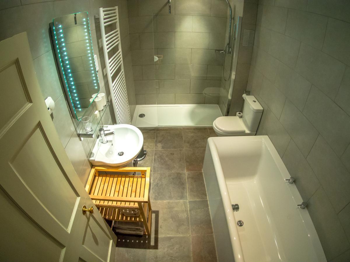 אדינבורו Six Brunton Place Guest House מראה חיצוני תמונה